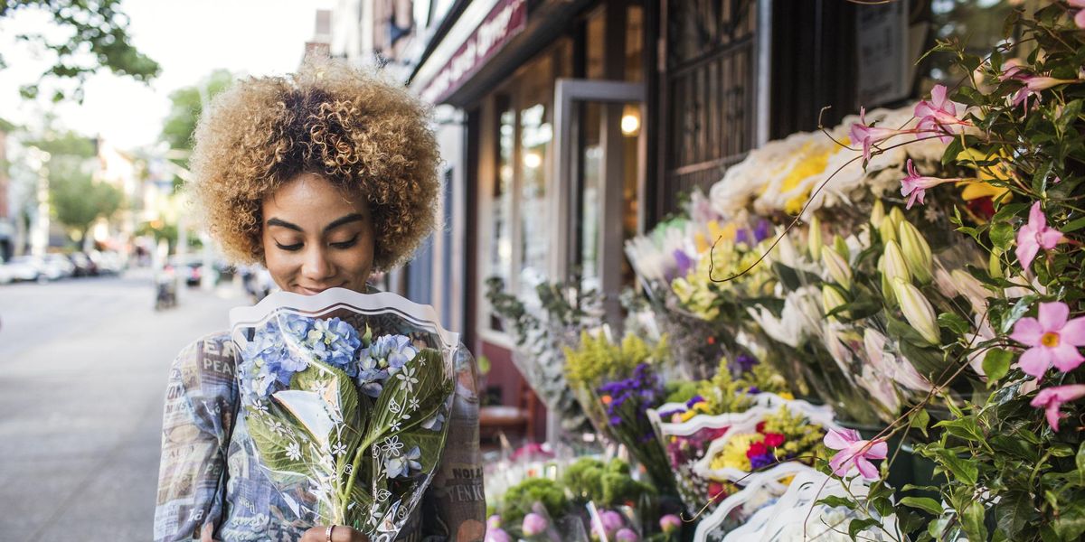 Love Fresh Flowers? Here Are Tips To Make Them Last Longer