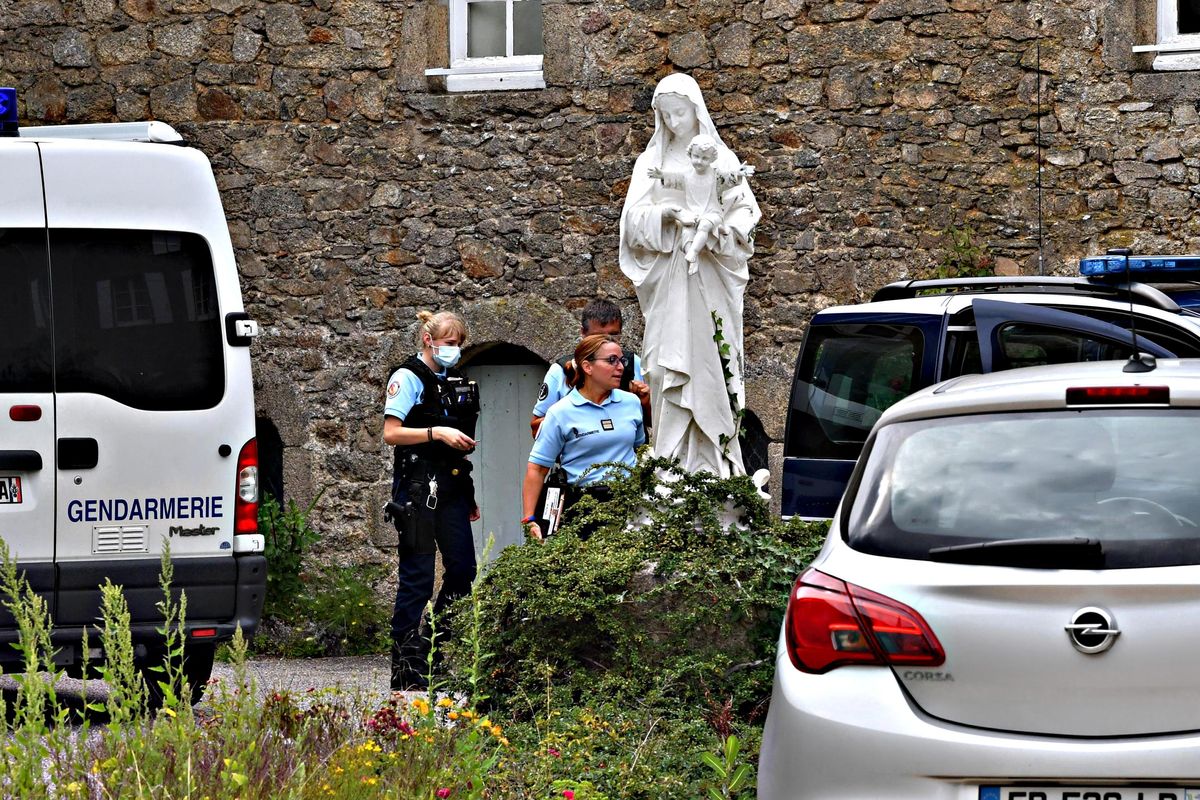 Bruciò una cattedrale. Rifugiato libero di uccidere un prete