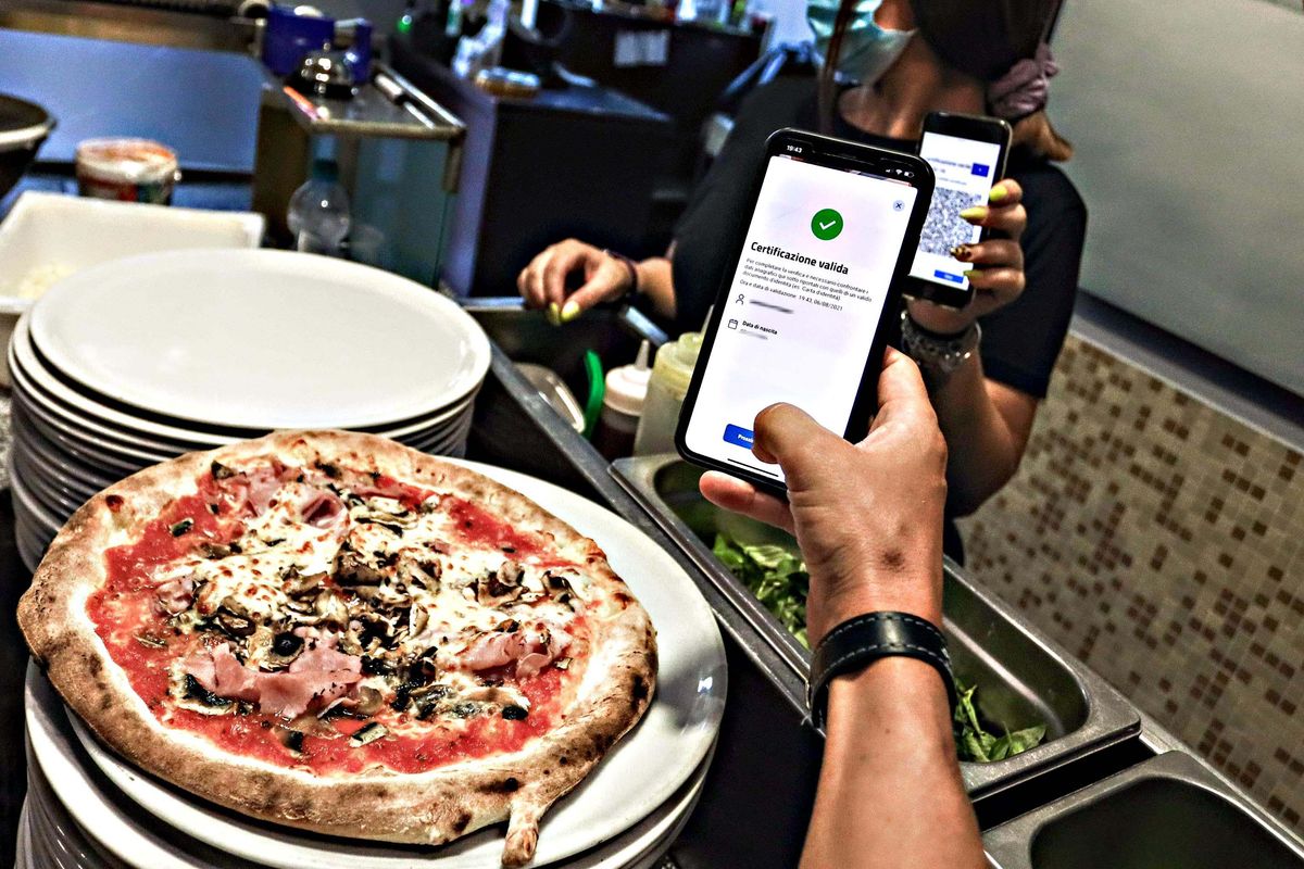 Governo smentito dal Garante privacy. Sui controlli del pass regna la confusione