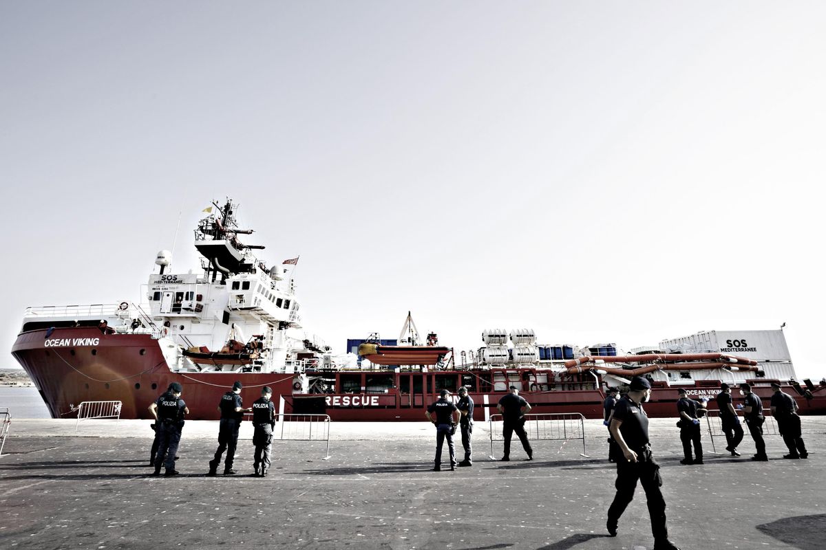 Intercettato barcone di tunisini. A Lampedusa ne sbarcano altri 76