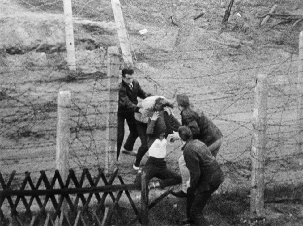 muro berlino 60 anni costruzione guerra fredda germania est germania ovest