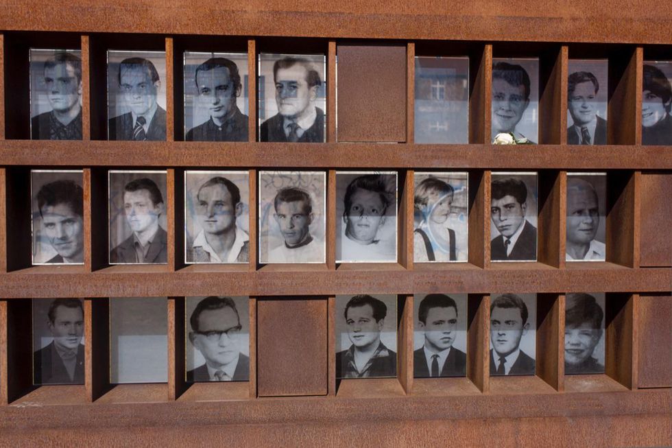 muro berlino 60 anni costruzione guerra fredda germania est germania ovest