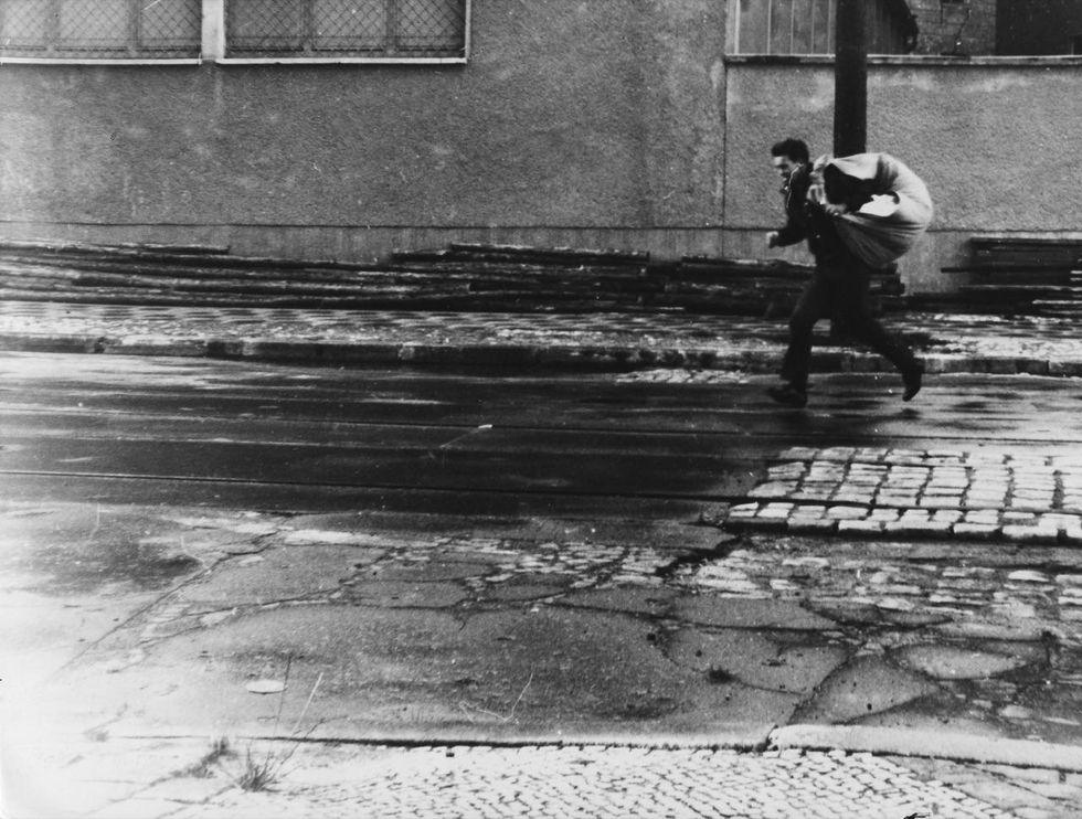 muro berlino 60 anni costruzione guerra fredda germania est germania ovest