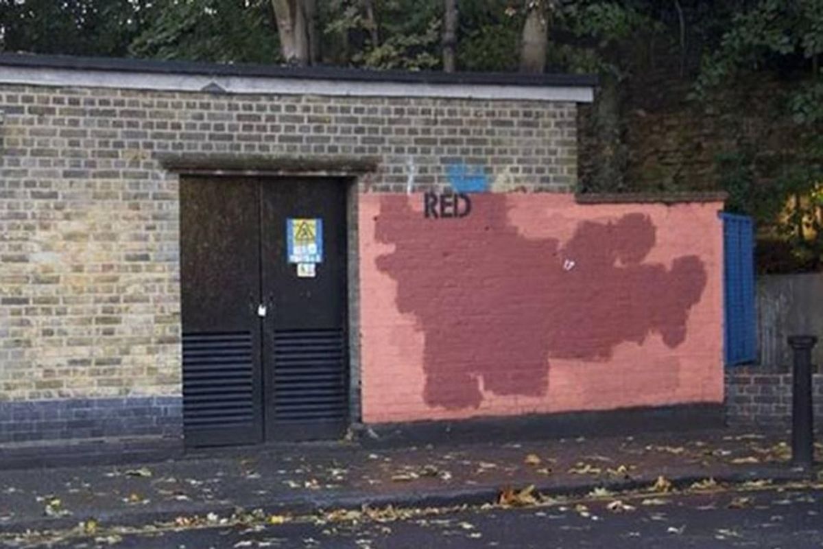 London street artist has a hilarious year-long battle with a graffiti-removal crew