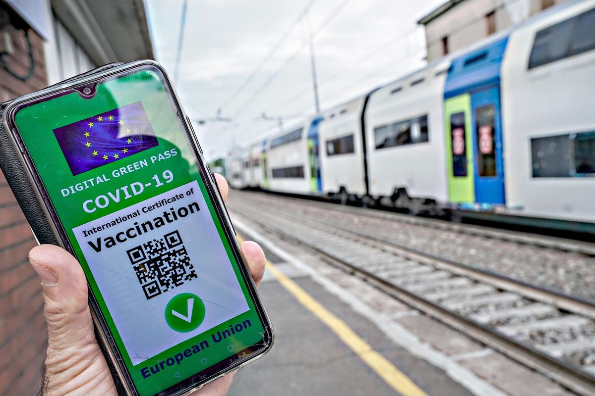 Scuola e trasporti: il braccio di ferro sulla certificazione verde continua