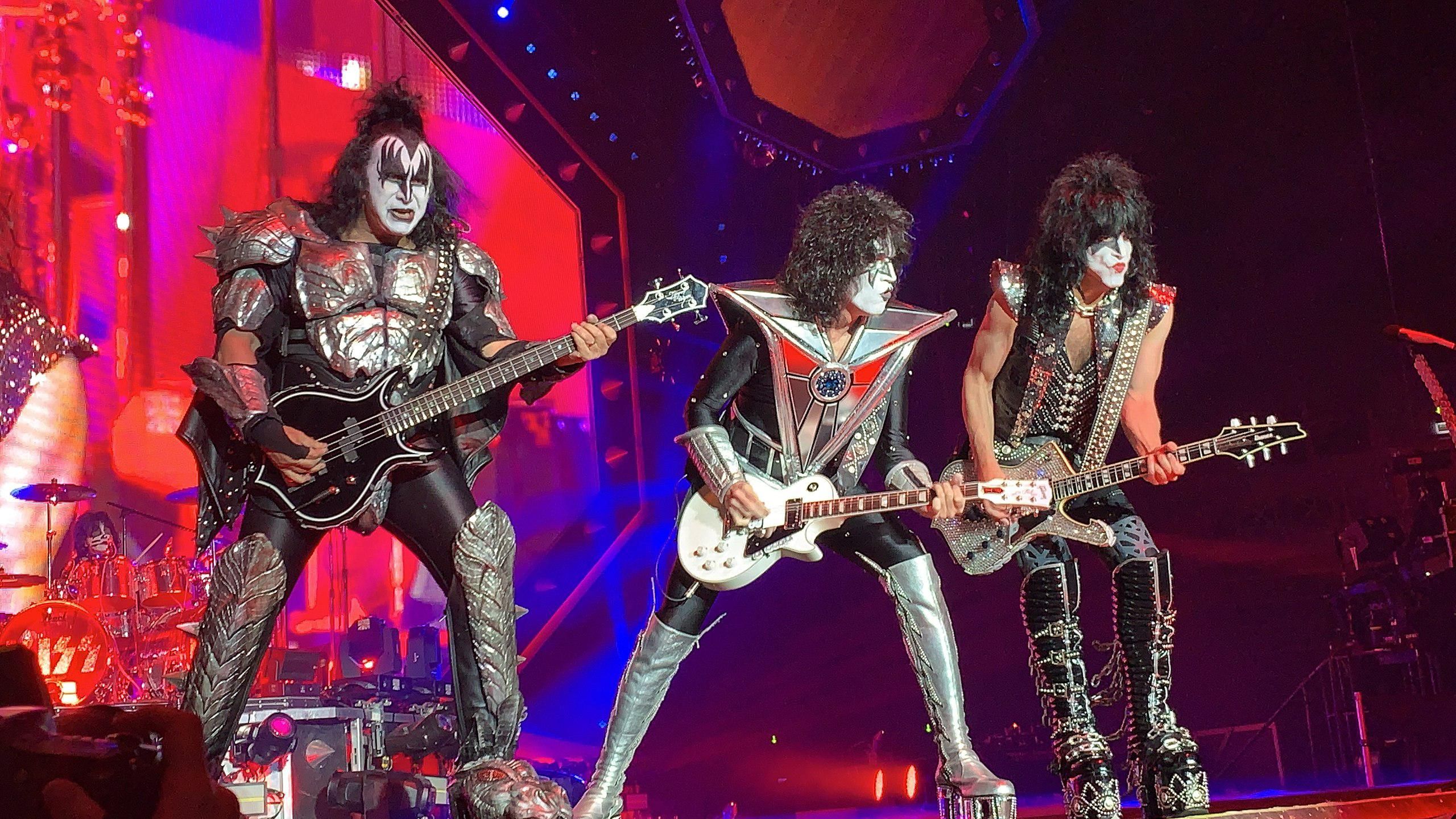 Rock legends KISS say goodbye to their fans in a surprisingly sweet new  documentary - Upworthy