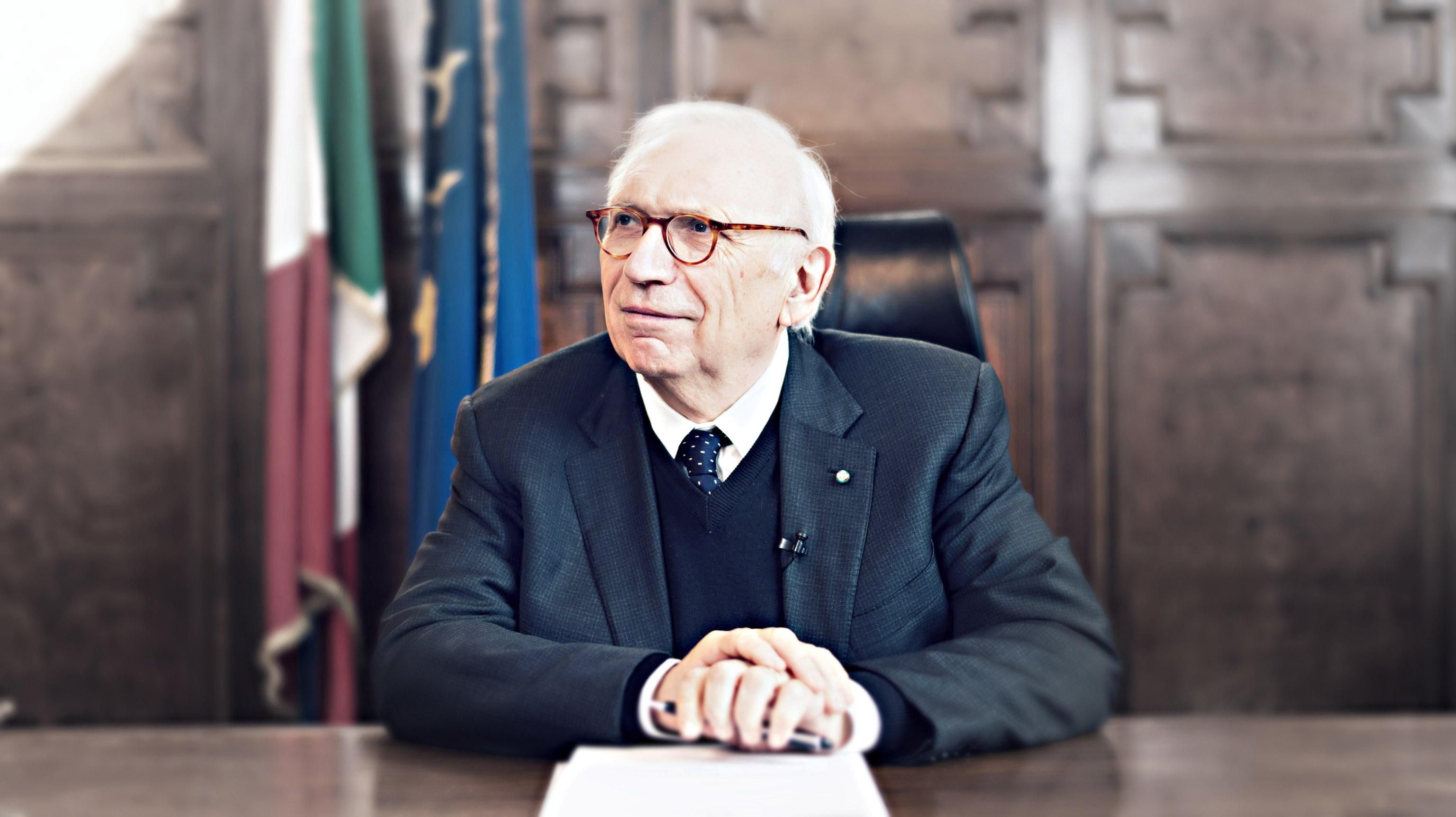 Il pressing per la puntura agli alunni arriva anche via mail ai loro genitori