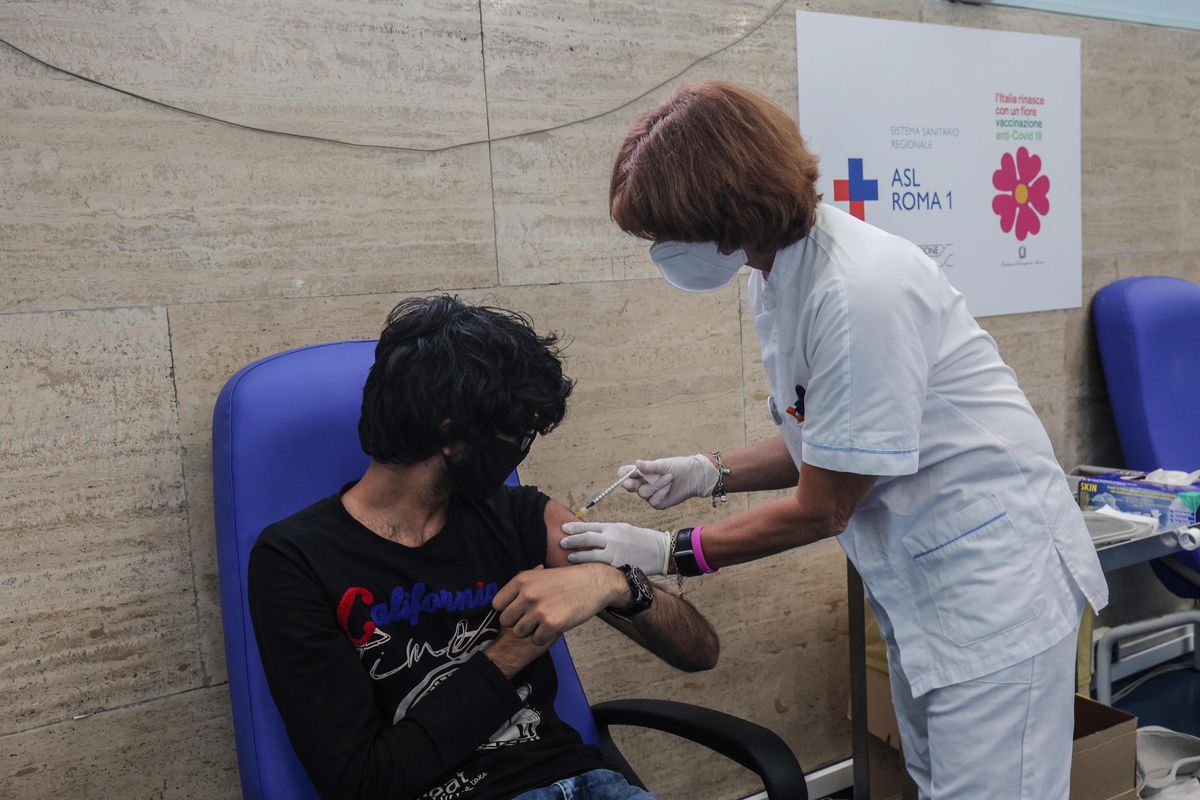 Il pensiero unico manipola e censura i dati sull’efficacia delle iniezioni