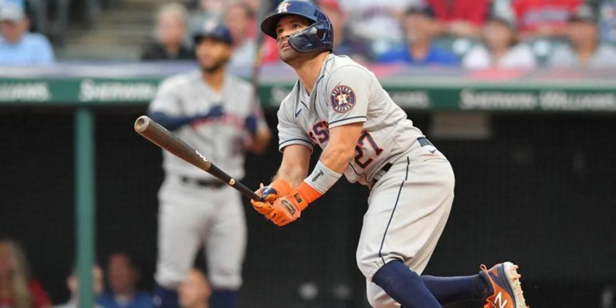 Yankees fans greet Jose Altuve with hilarious NSFW chant for birthday