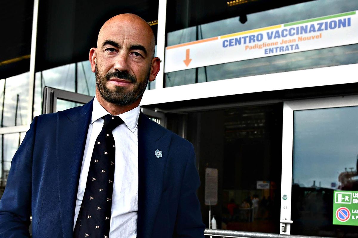 La virostar confessa: «Il pass serve solo a farvi fare il vaccino»