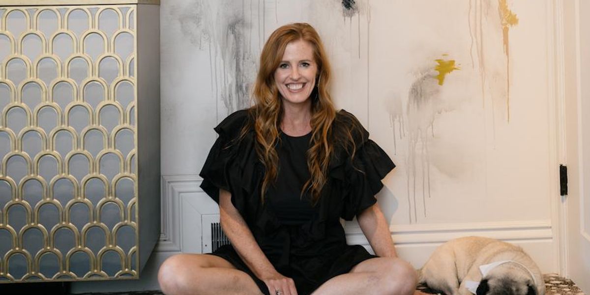 You’ve seen her wondrous walls. Meet Caroline Lizarraga, awesome decorative painter. You’ve seen her wondrous walls. Meet Caroline Lizarraga, awesome decorative painter.