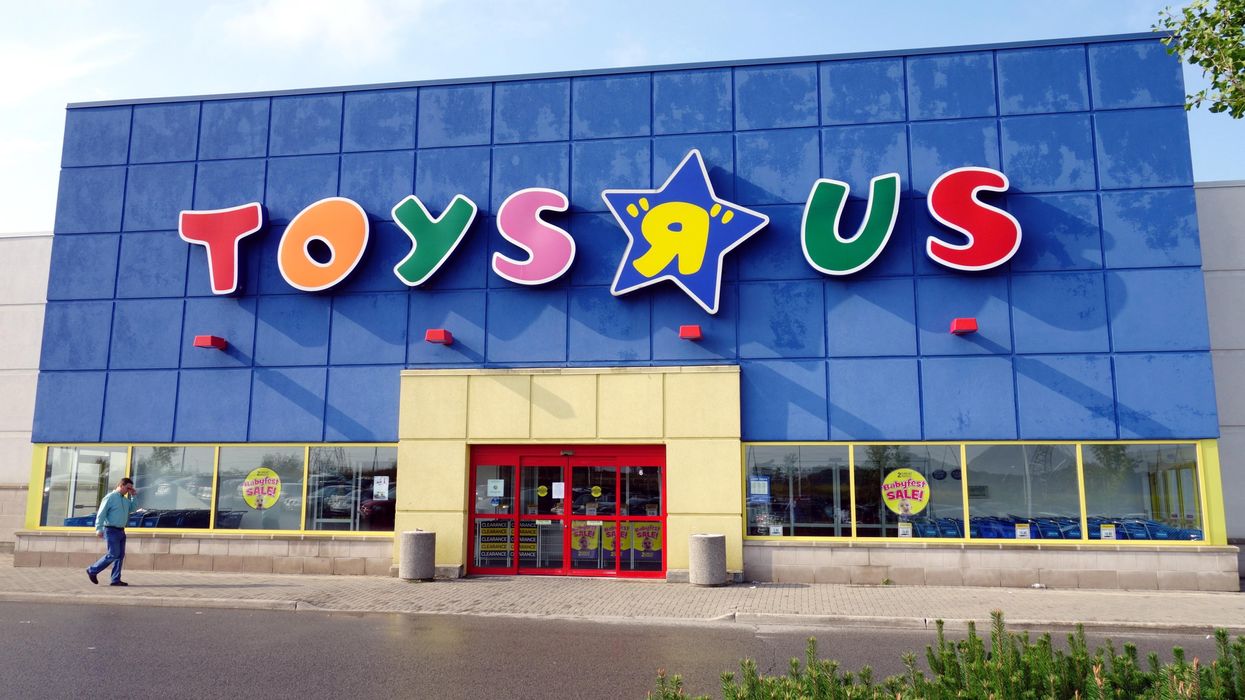 Toys 'R' Us is making yet another comeback​, this time in partnership with Macy's