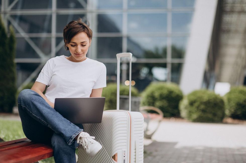 How to manage working remotely while traveling