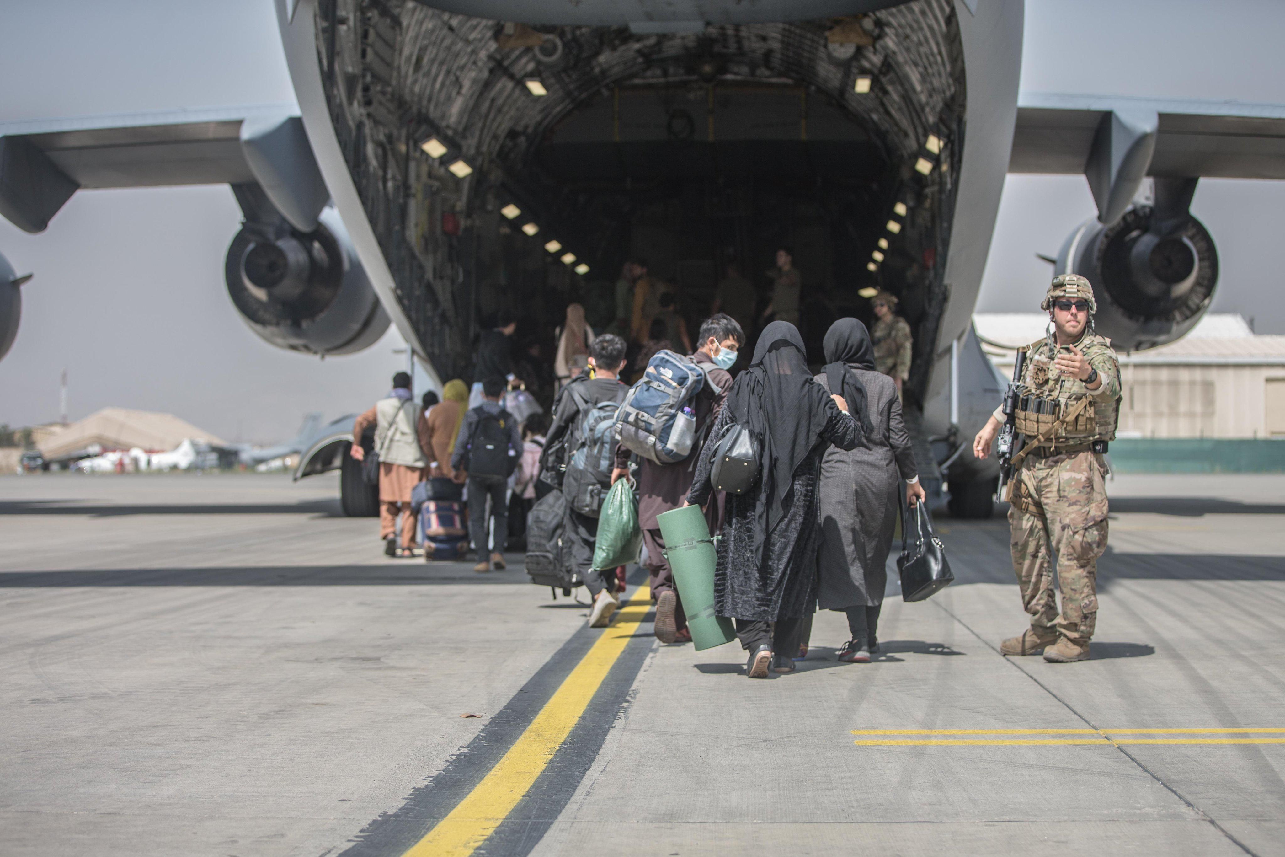 Afghans evacuating in Kabul