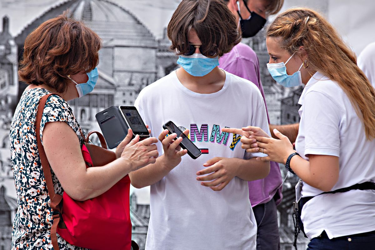 Contagi, controlli, immunità. Cadono le bugie sul green pass