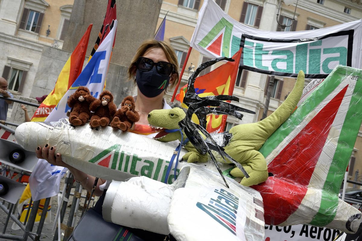 Spenta Alitalia. Accesa Ita, ma vola già verso i prepensionamenti
