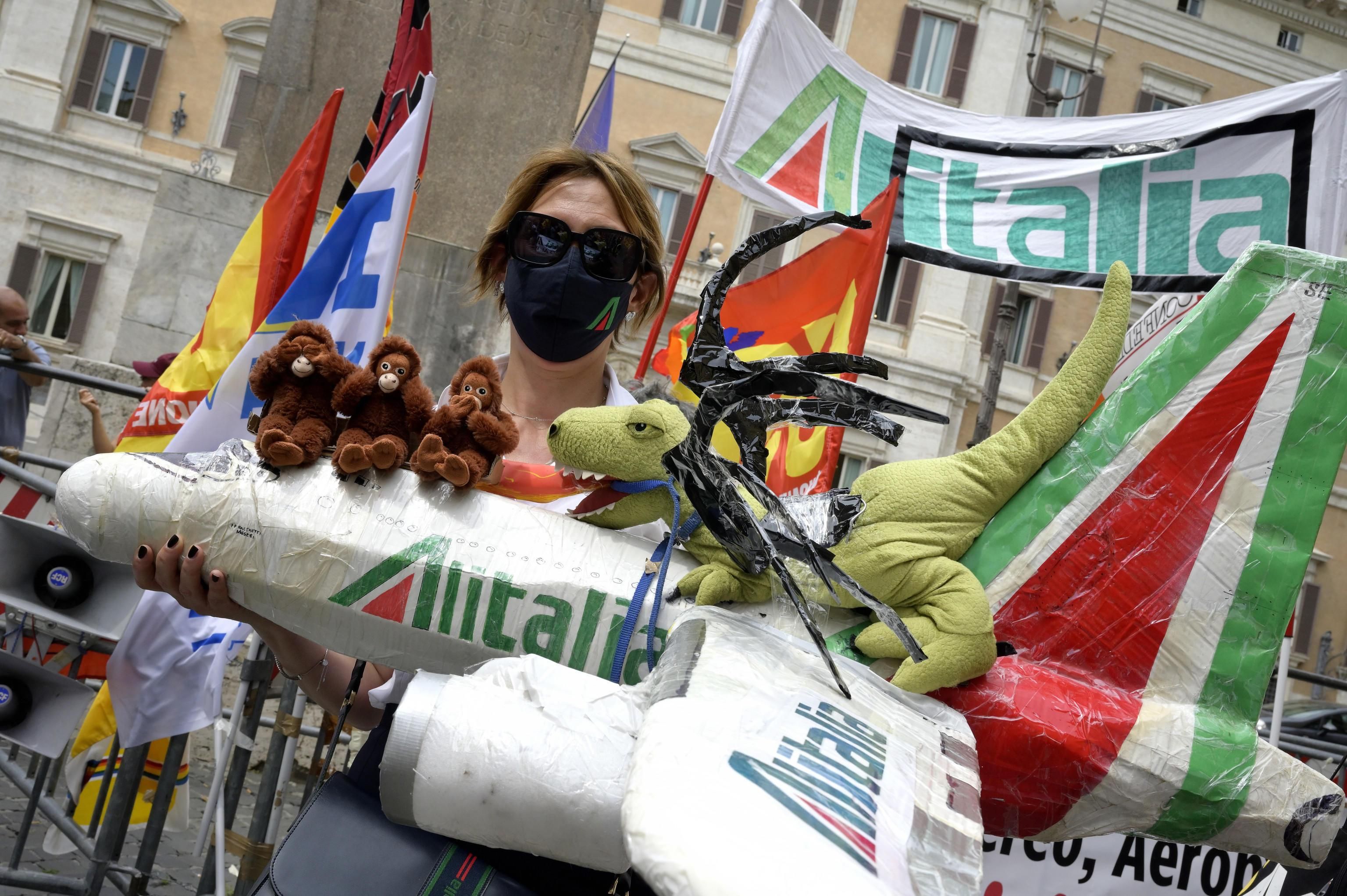 Spenta Alitalia. Accesa Ita, ma vola già verso i prepensionamenti