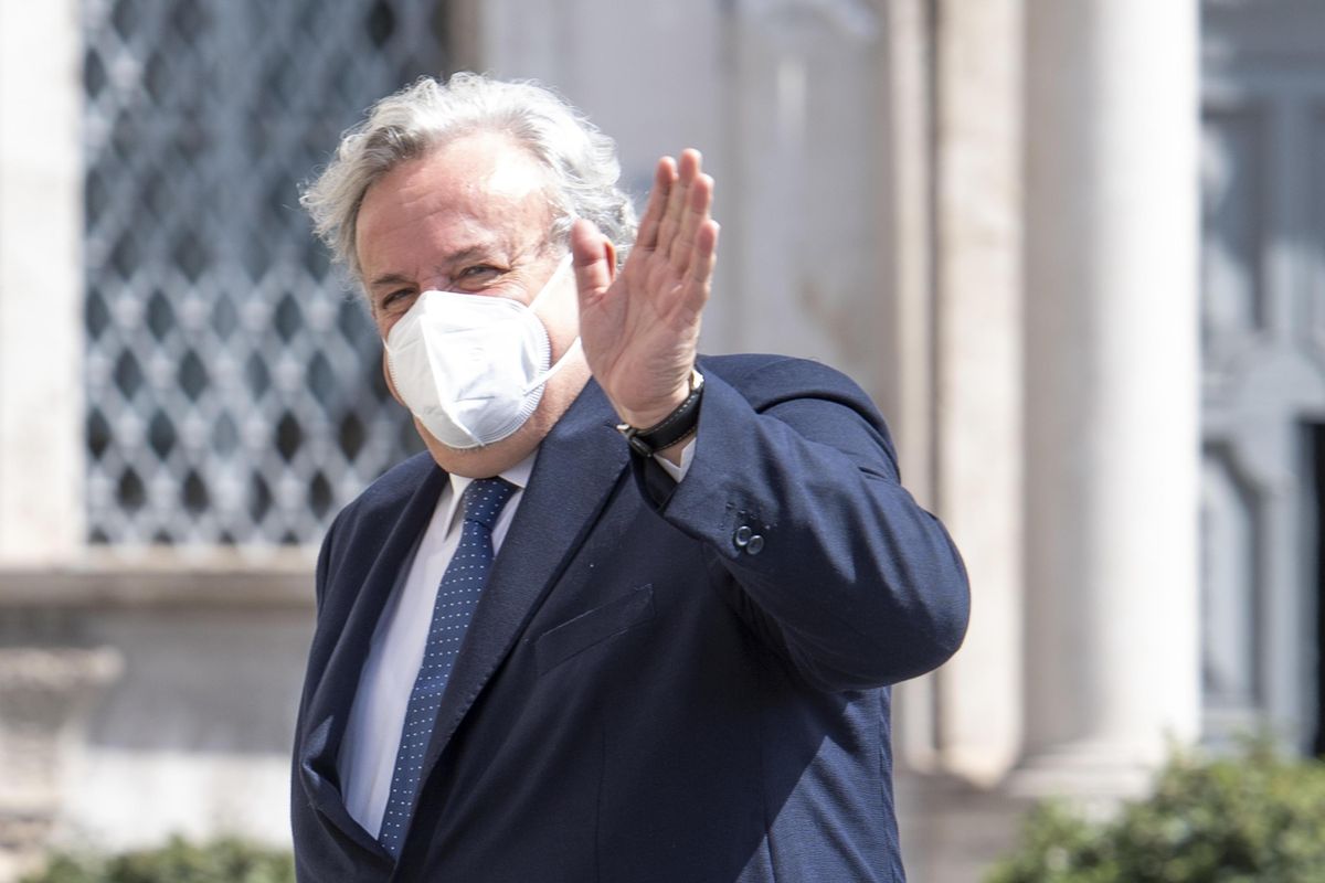 L’ideona in Puglia: «Positivi vaccinati accanto ai negativi»