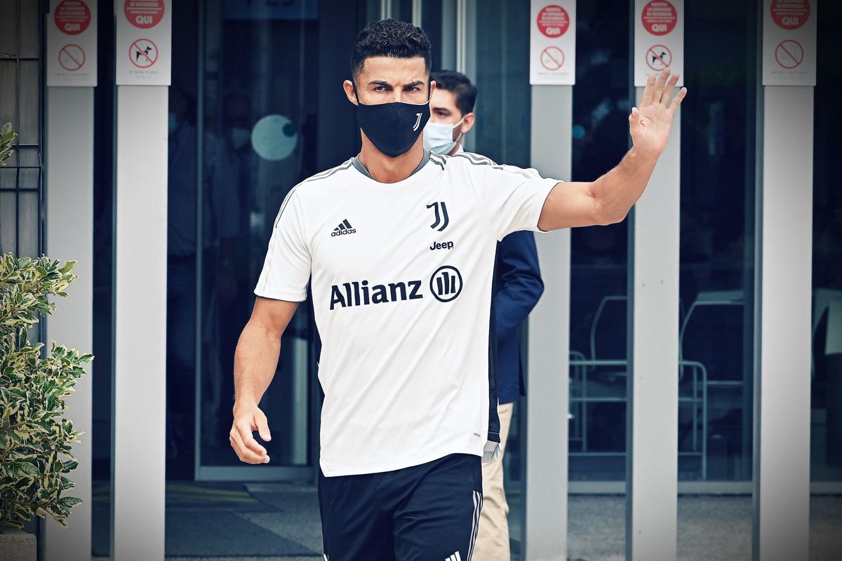 CR7 torna allo United dopo tre anni di gol con intorno una Juve meno grande di lui