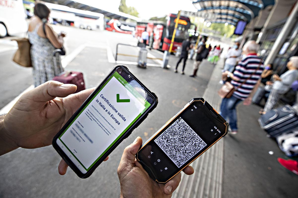 Il foglio verde è una misura inutile che mette alla gogna i non vaccinati