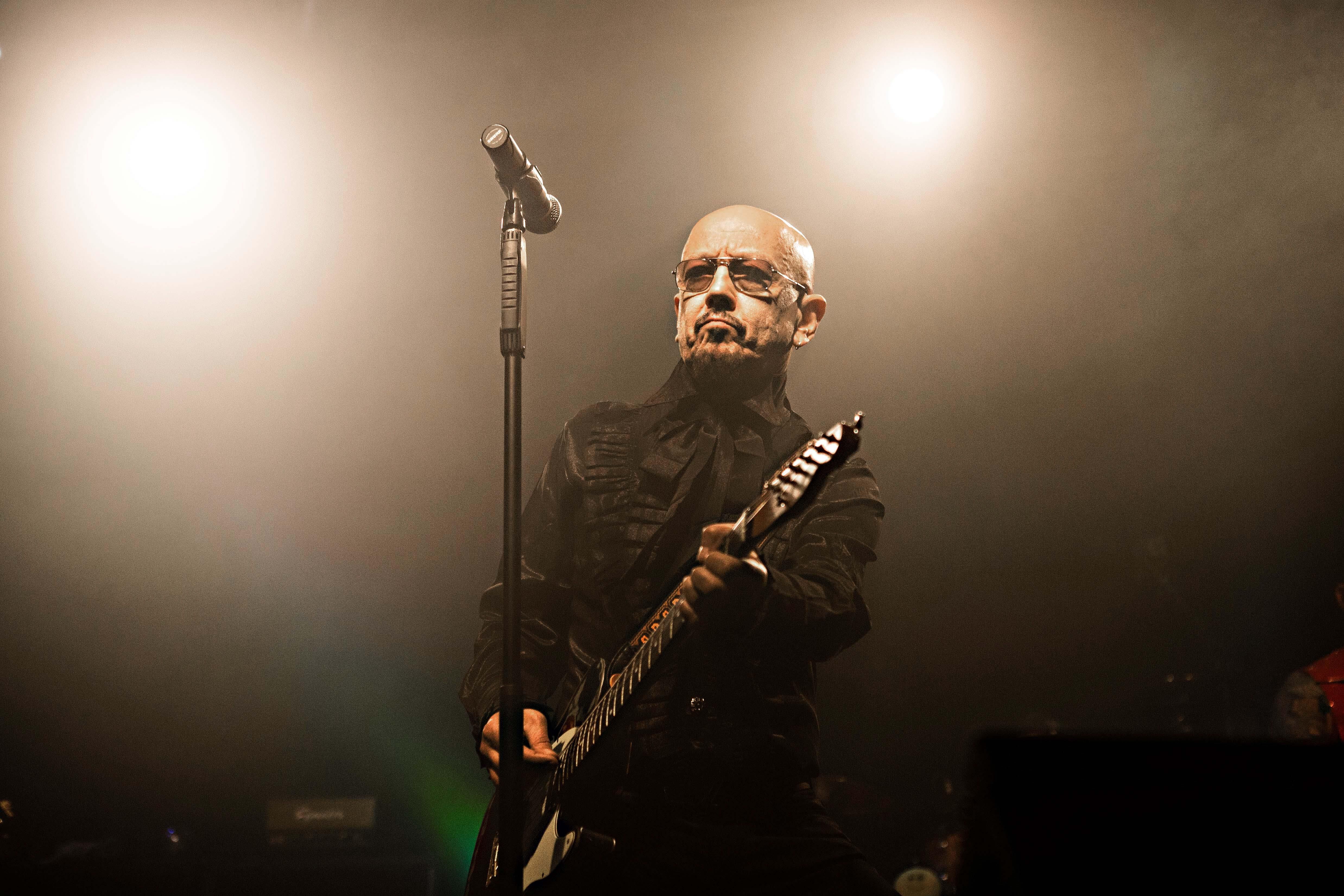 intervista enrico ruggeri la verità