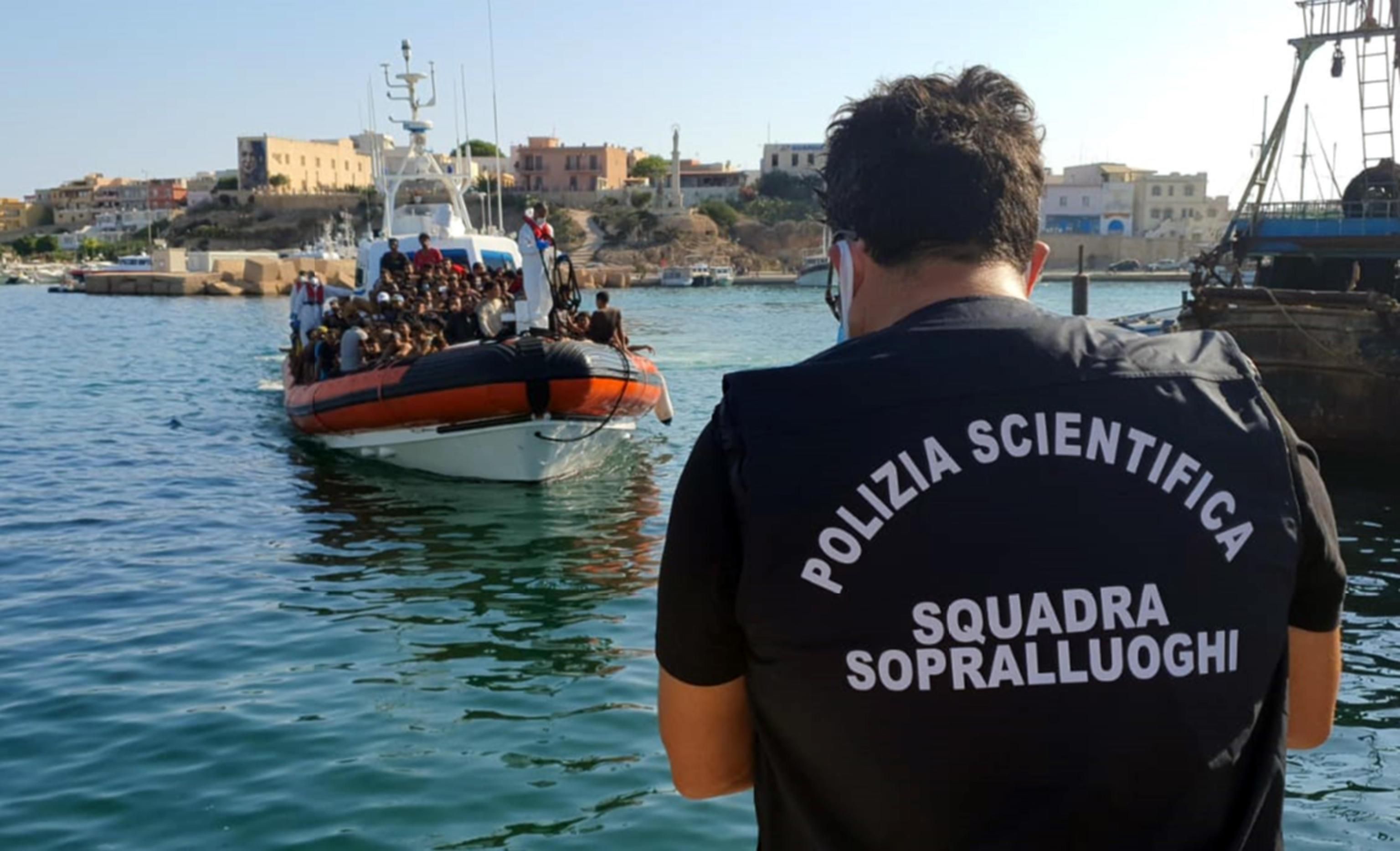 Lampedusa è al collasso. E non arrivano certo da Kabul