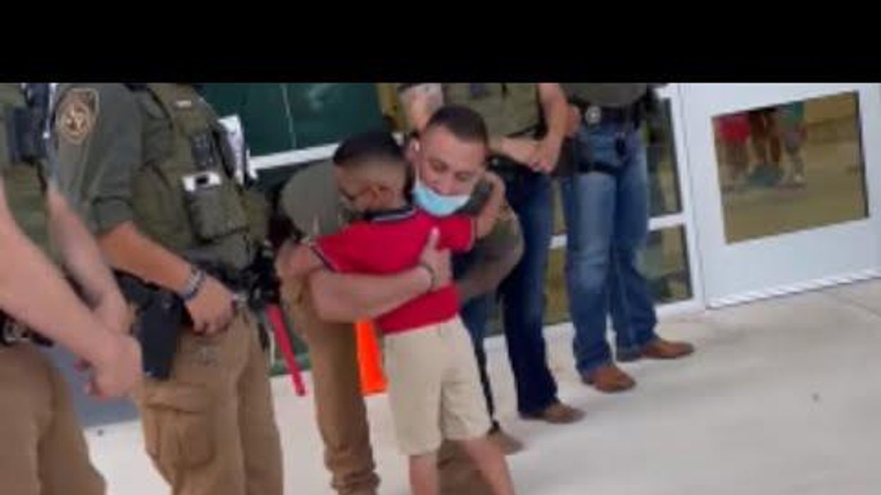 Texas deputies stand in for fallen detective on son’s first day of kindergarten