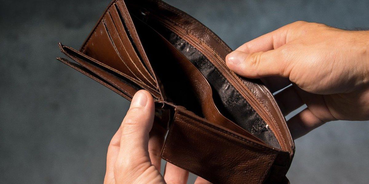 People Break Down The Biggest Scams That Are Considered Totally Acceptable By Society