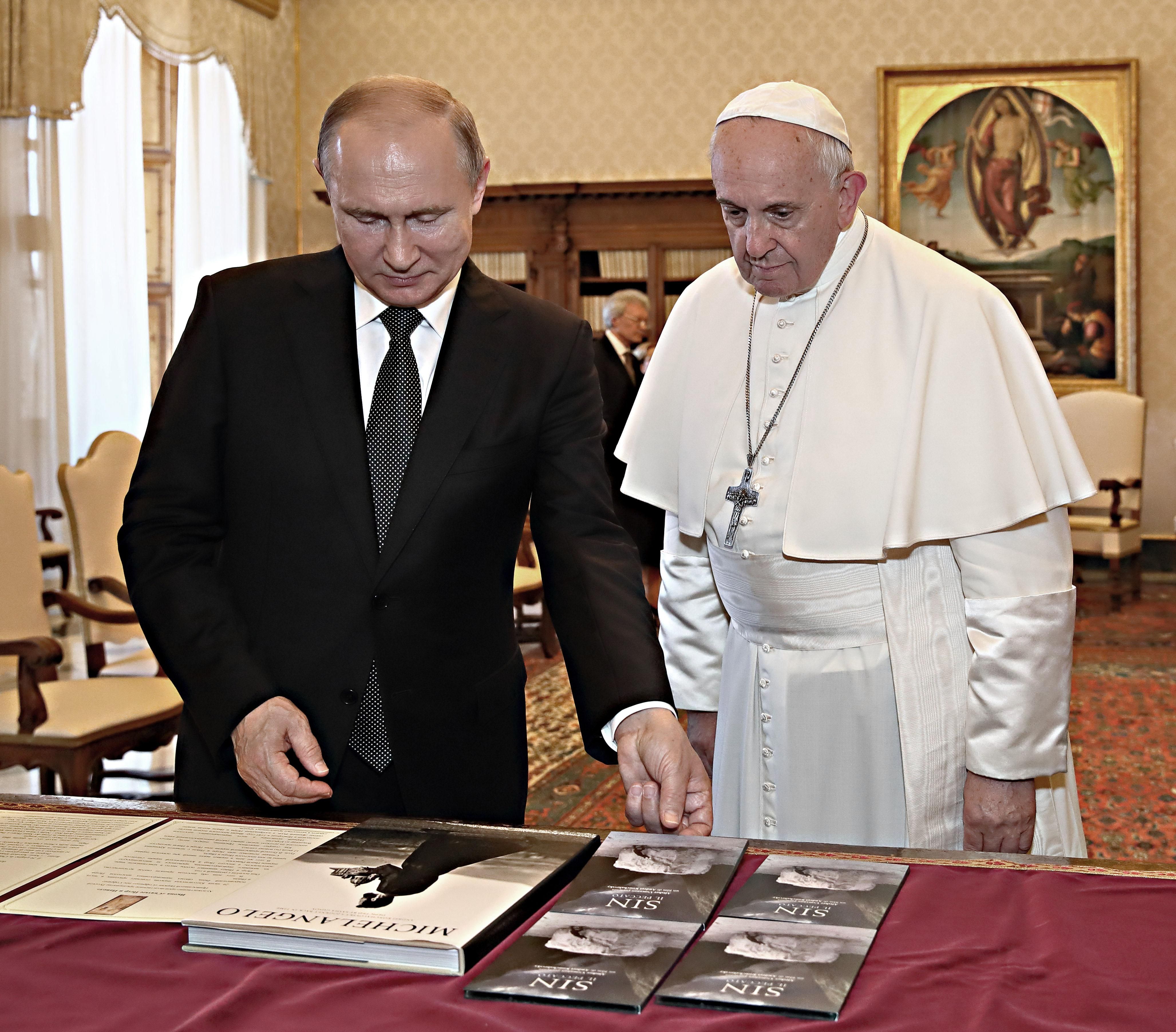 Smentita del Papa: «Mai pensato di mollare»