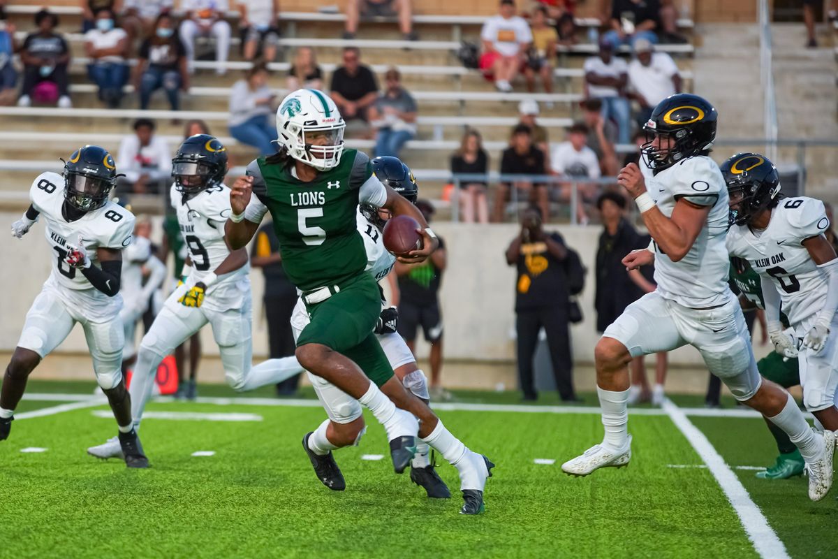 Spring's Davenport Deals in 49-0 rout of Klein Oak, Lions 2-0