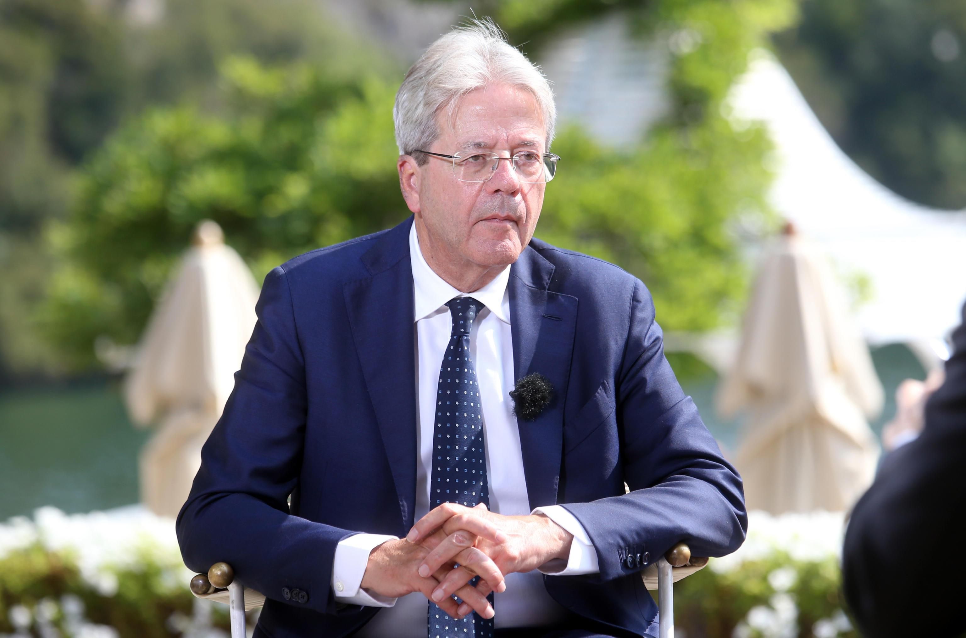 Gentiloni: «Nuove regole sul debito». Ma è costretto a rimangiarsi tutto