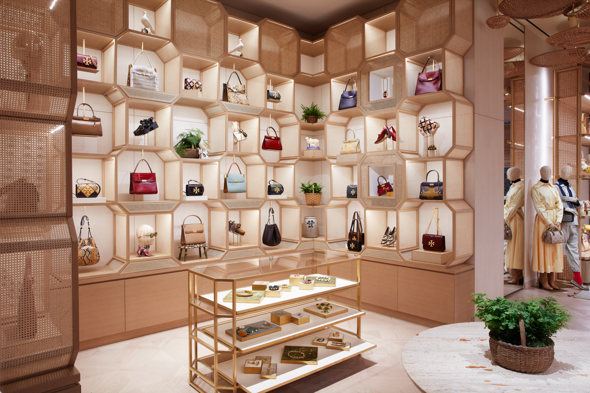 Tory Burch's New SoHo Store Is a Downtown Homecoming - PAPER Magazine Tory Burch's New SoHo Store Is a Downtown Homecoming - PAPER Magazine