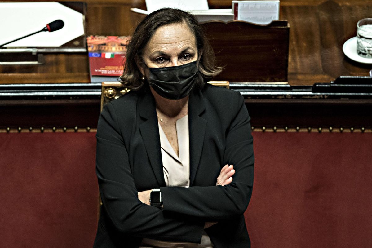 Dopo questa figuraccia, la Lamorgese deve togliere il disturbo