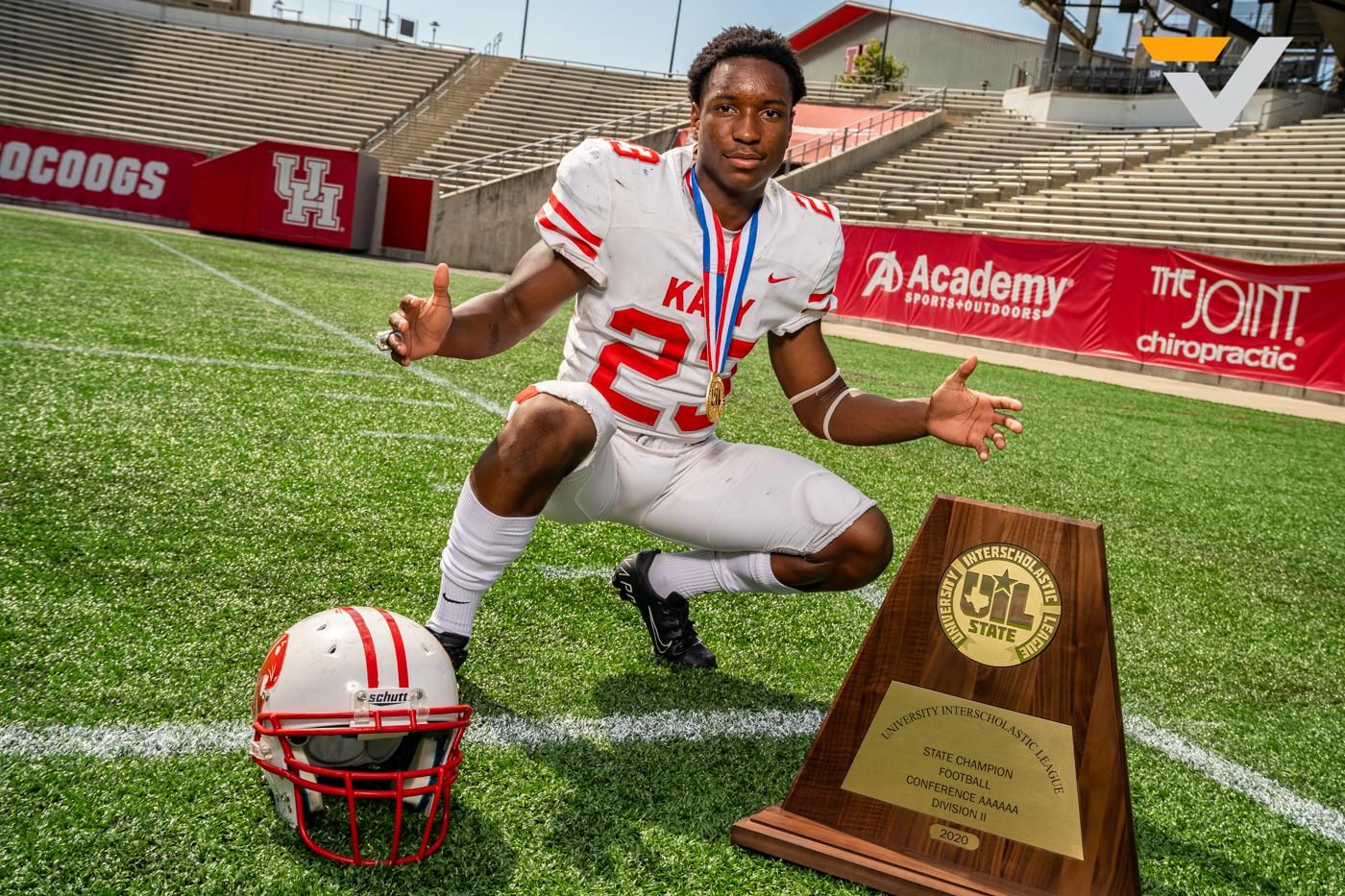 Katy being Katy: Davis, Tigers ground-and-pound Highlanders to go to 4-0