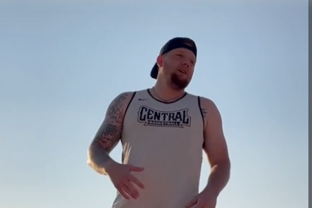 Christian Man Driven By 'Righteous Anger' To Berate Women For Wearing Bathing Suits At The Beach