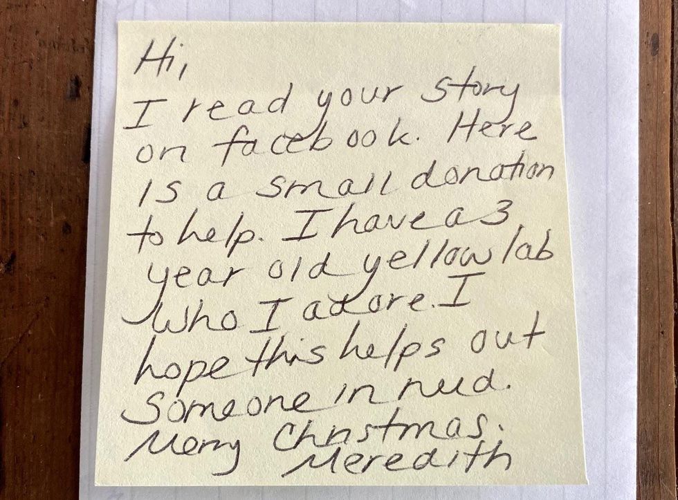 Yellow post-it note with handwritten note that reads: "Hi, I read your story on Facebook. Here is a small donation to help. I have a 3-year-old yellow lab who I adore. I hope this helps someone in need. Merry Christmas. Meredith"