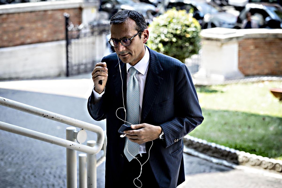 Ai domiciliari Laghi ex commissario Ilva. «Sistemava le cose in Procura»