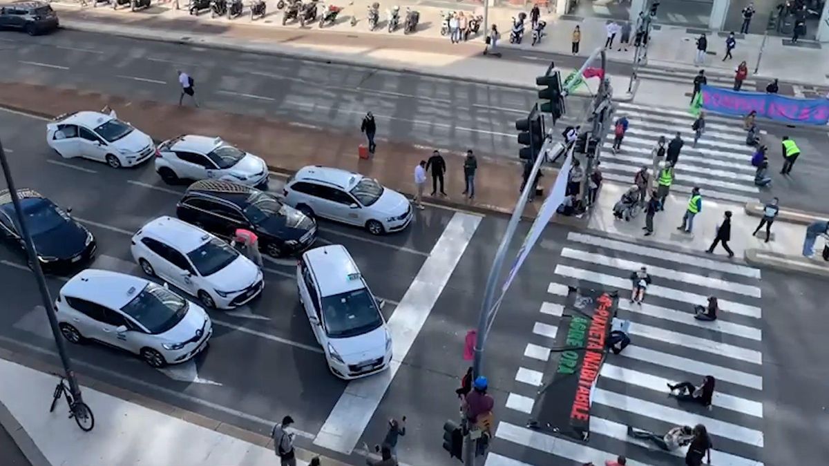 Noi paghiamo e Greta canta «Bella ciao»