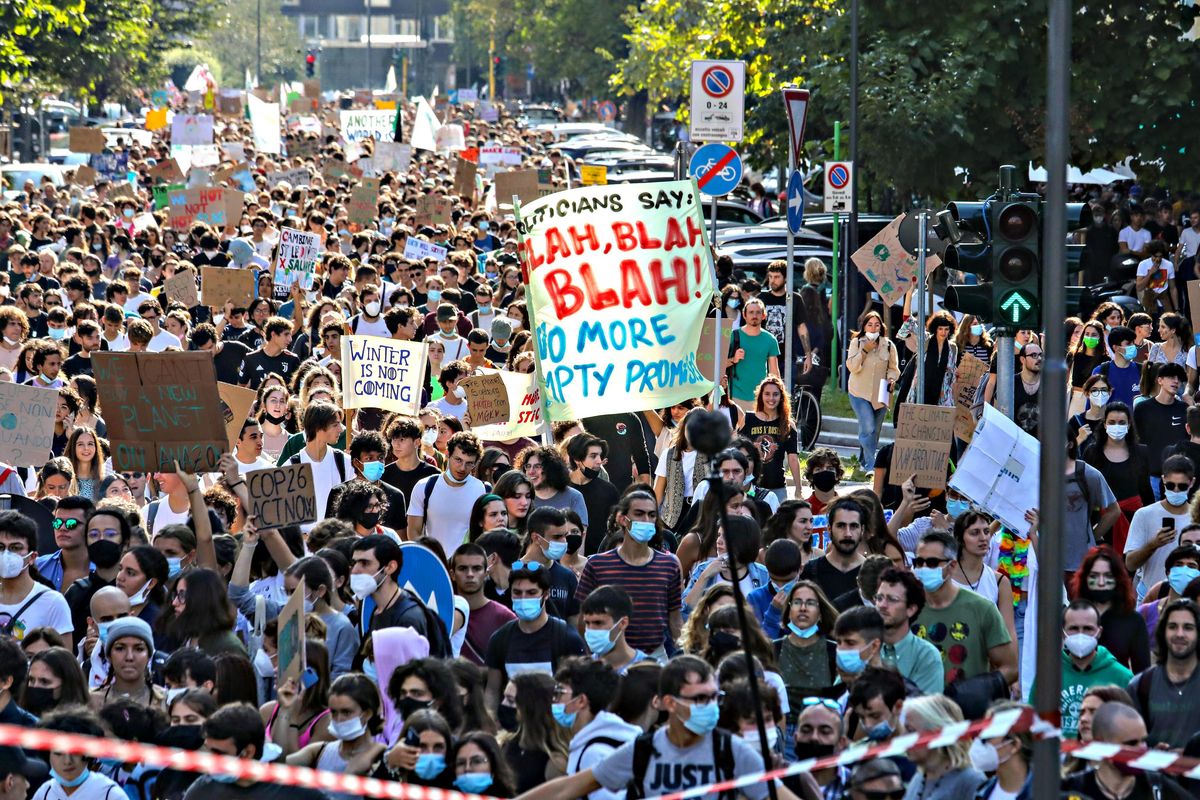 Noi paghiamo e Greta canta «Bella ciao»