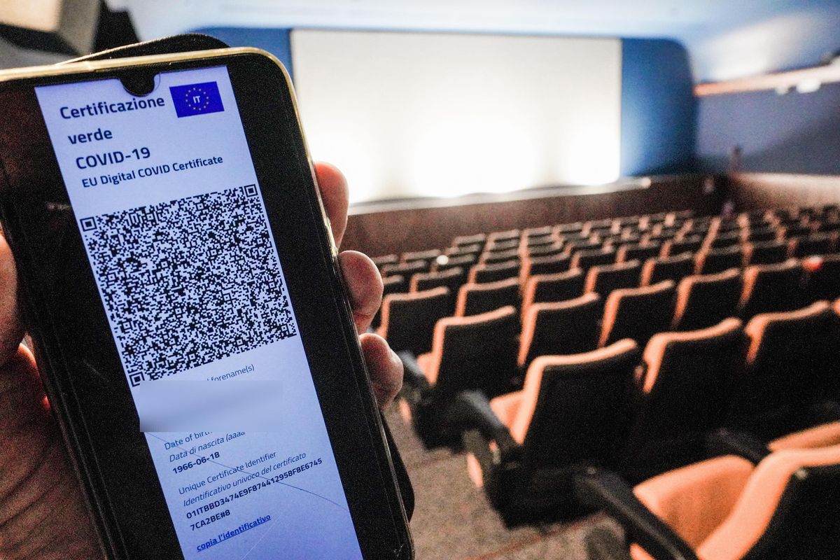 Green pass obsoleto: il centrodestra lo fermi