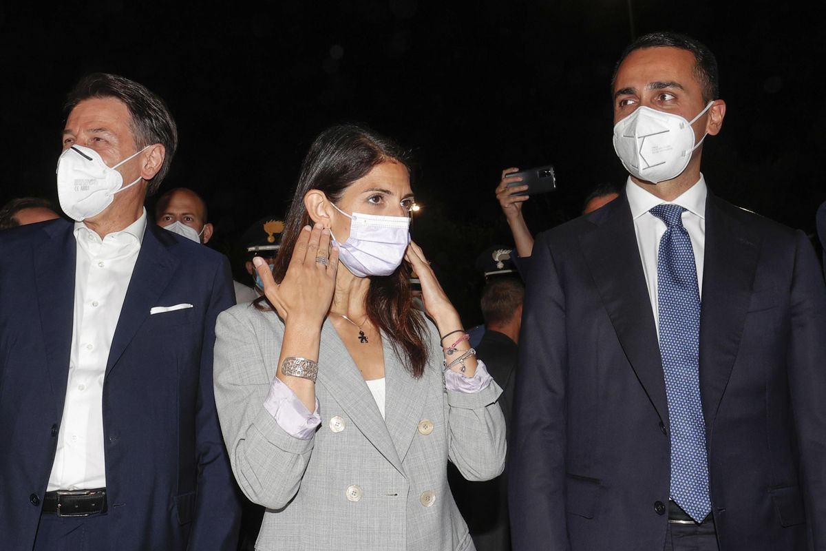 Un manipolo di grillini prepara un esposto (all'insaputa di Conte) contro l'uomo di Di Maio in Agcom