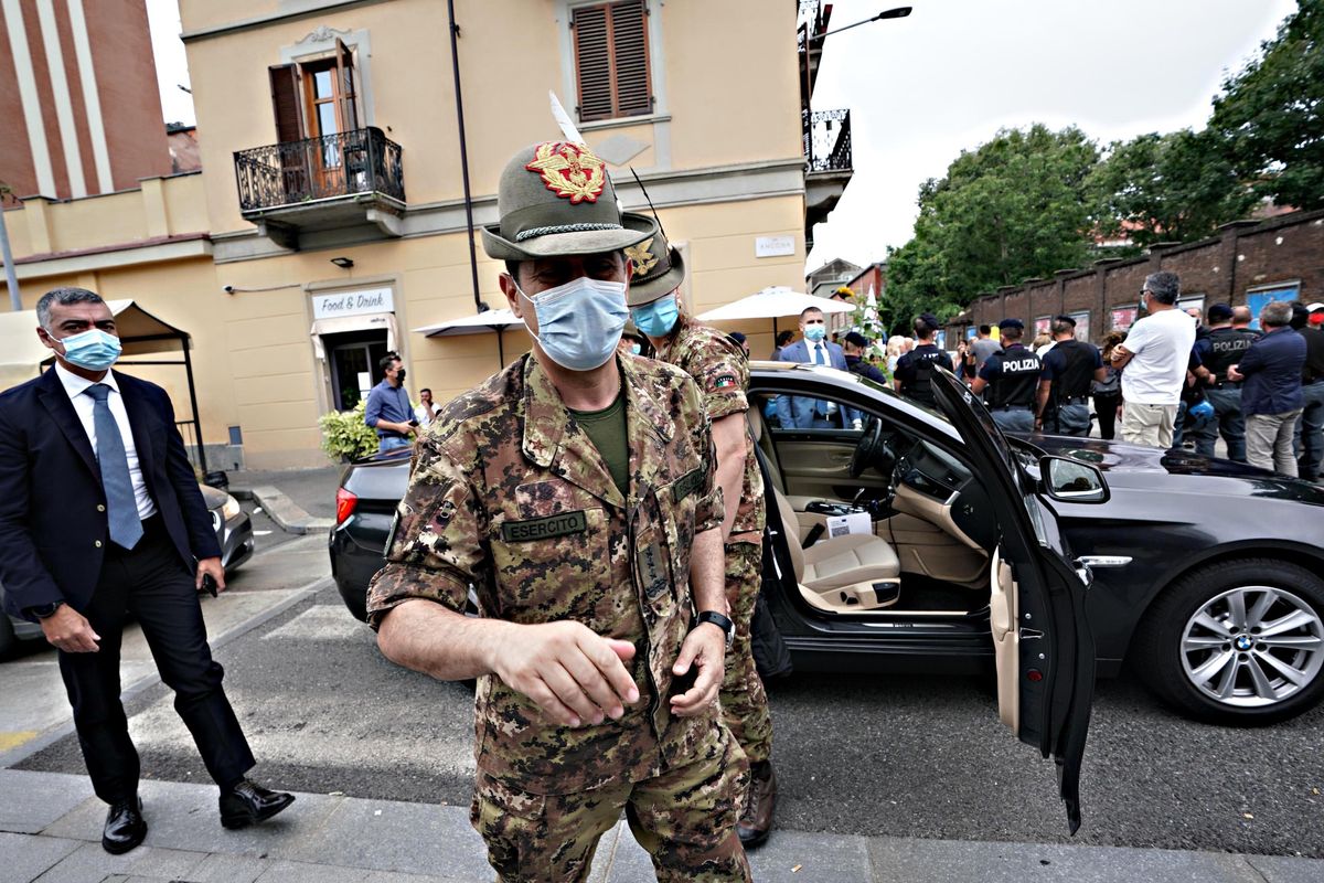 Fregola terza dose, però chiudono i centri