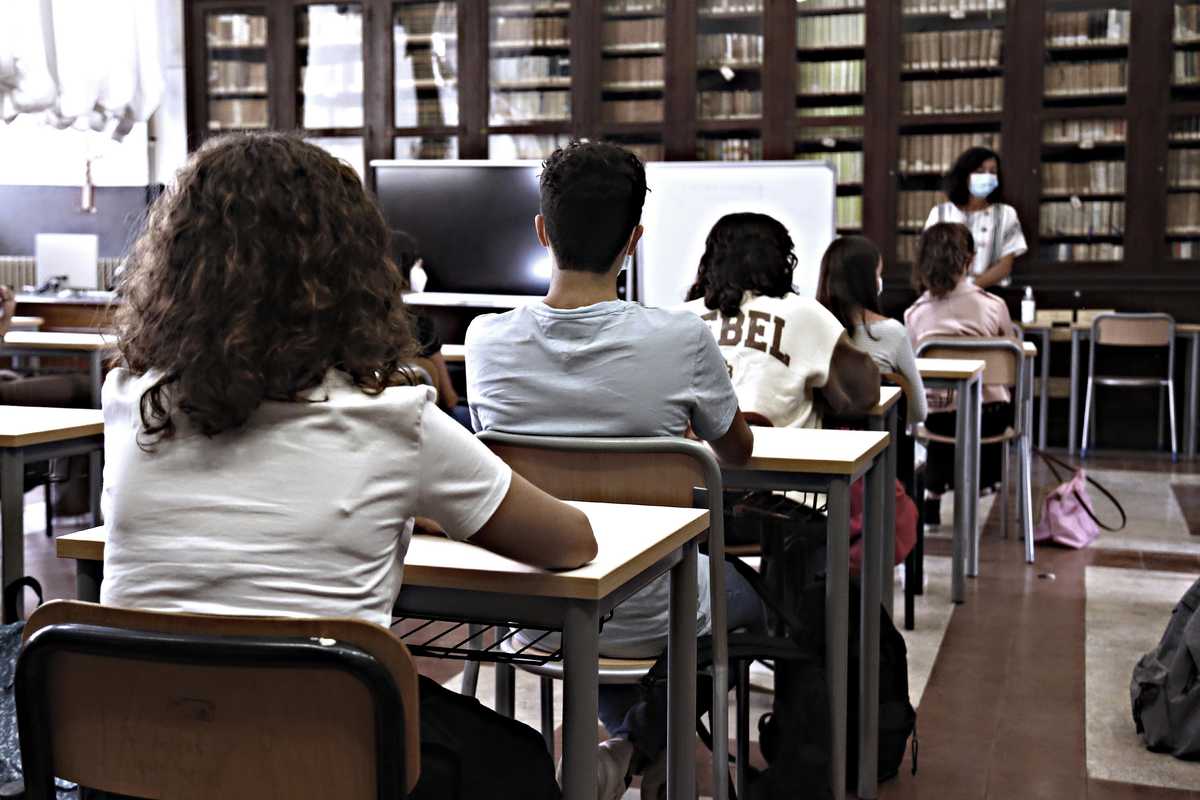 Gli istituti chiudono di nuovo. Ma invece di fare mea culpa chiedono di vaccinare i bimbi