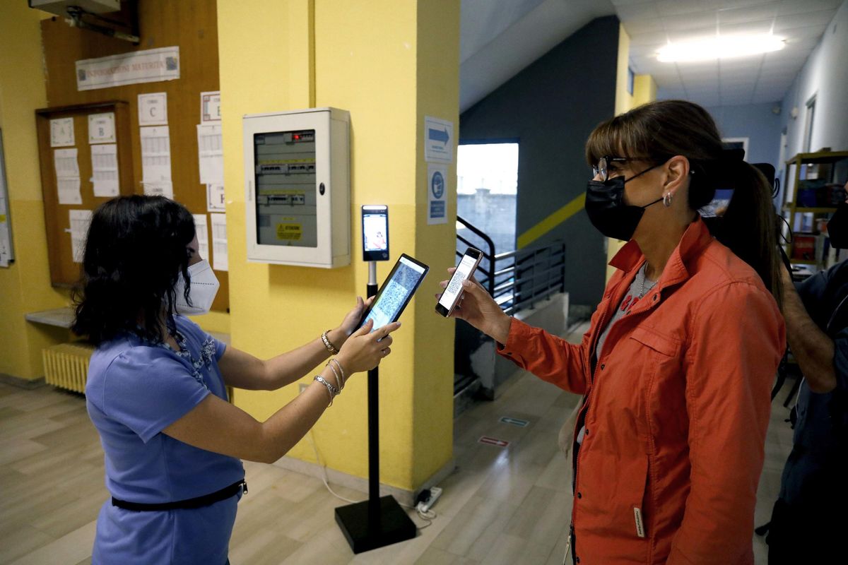 Pass appena scaduto? Lezioni interrotte e insegnanti cacciati