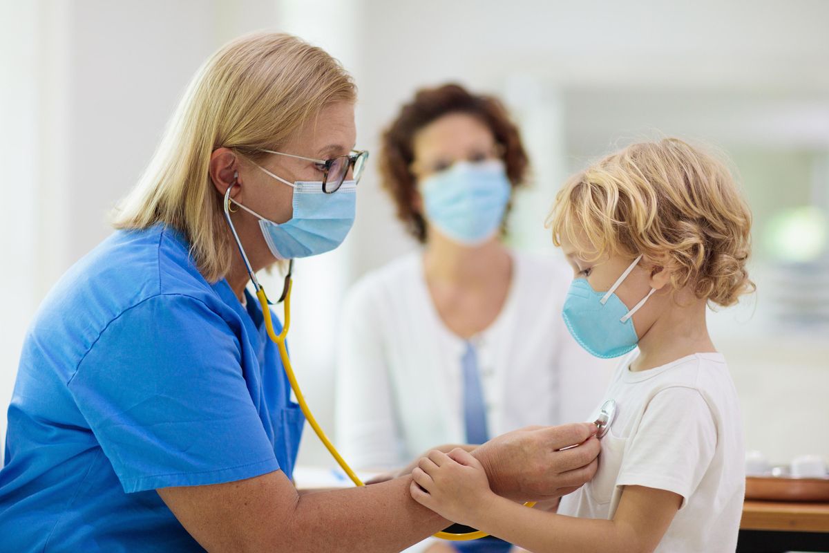«Basta con i bimbi in quarantena». Parte la carica di virologi e pediatri
