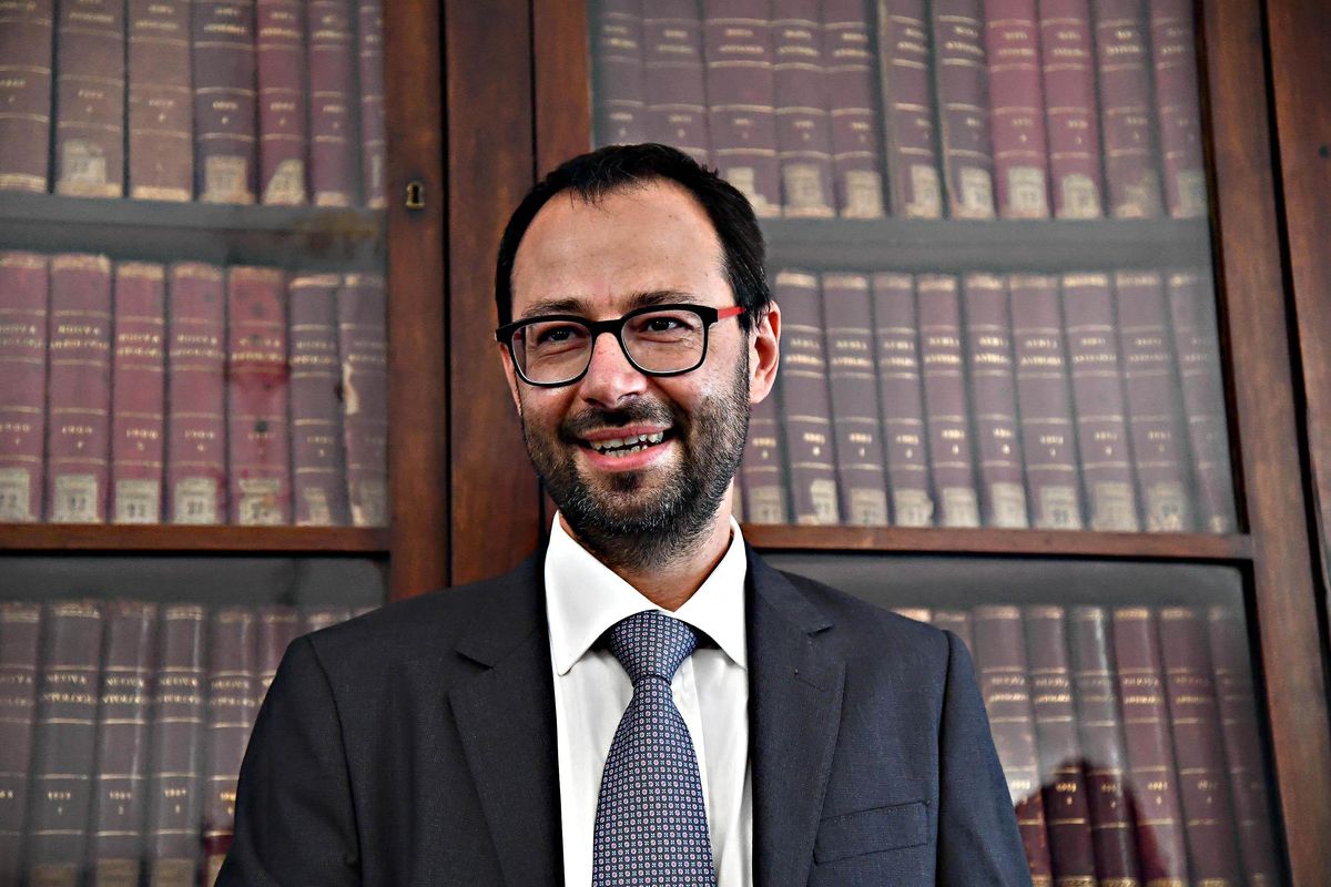 Il Mise dimezza il fondo di Patuanelli. Il piano anti Covid grillino è già morto