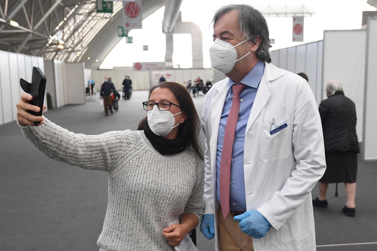 Se critichi la religione del vaccino sei pazzo e pure genitore degenere