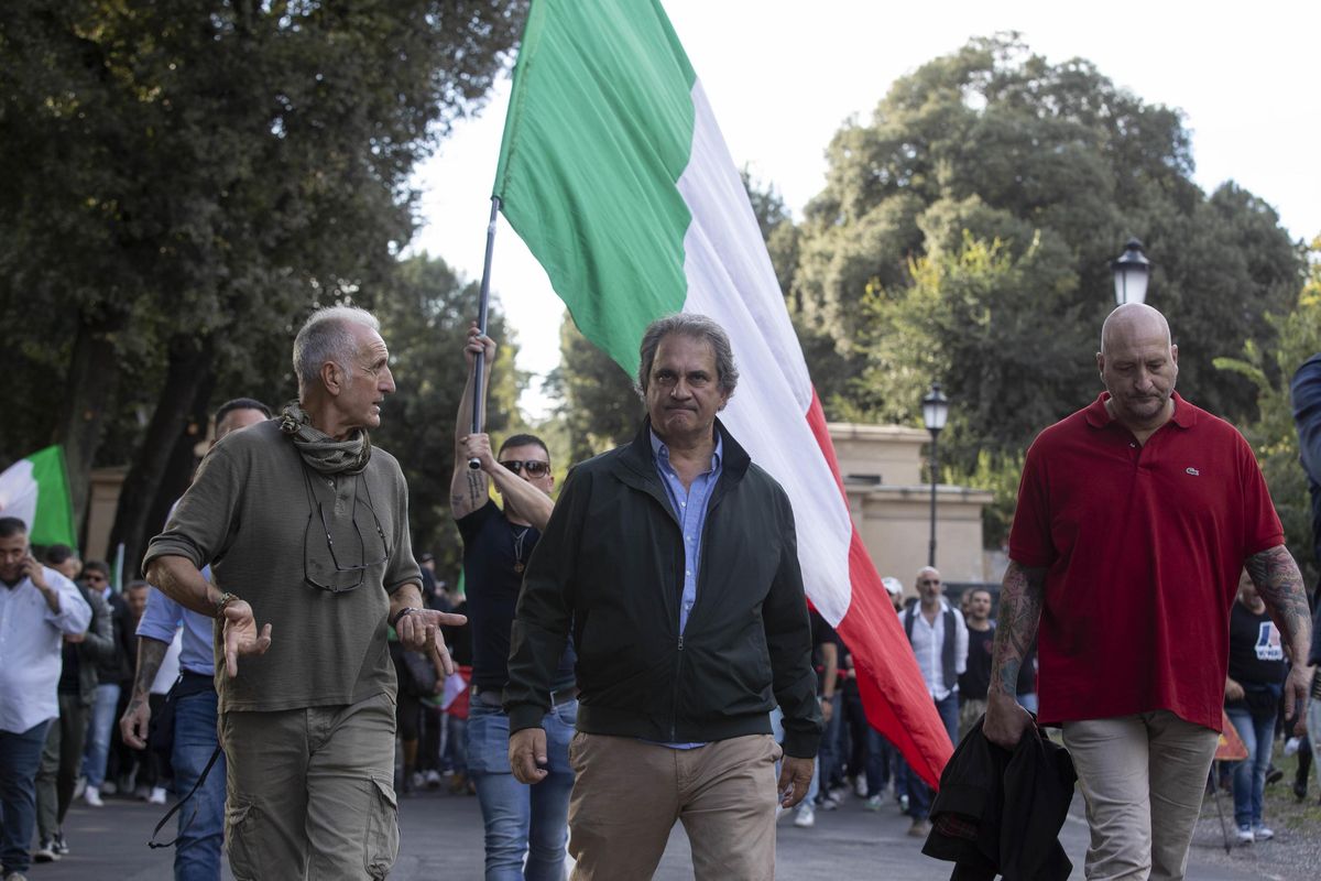 Arrestati altri estremisti. Sono i soliti noti eppure li hanno lasciati fare