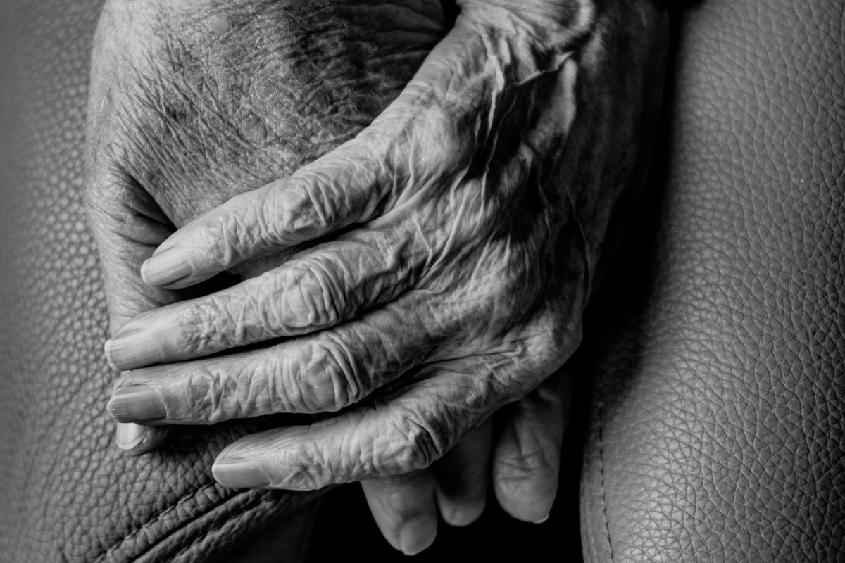 Hospice gives elderly couple the beautiful wedding photos they never got