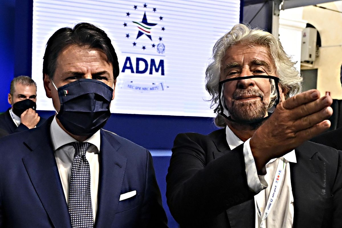 Siluro di Grillo su Conte e il governo. «Tamponi gratis per i lavoratori»